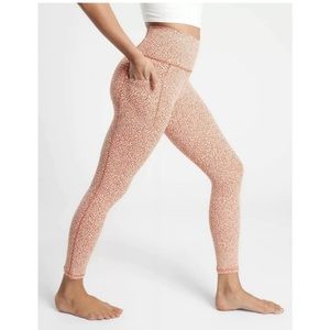 Athleta Salutation Stash Pocket II Textured 7/8 Tight